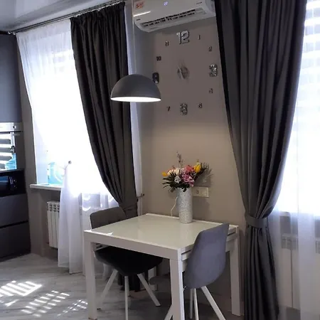 Центральні Люкс Апартаменти: Балкон, Smart TV та Кава Kryvyi Rih Exterior photo