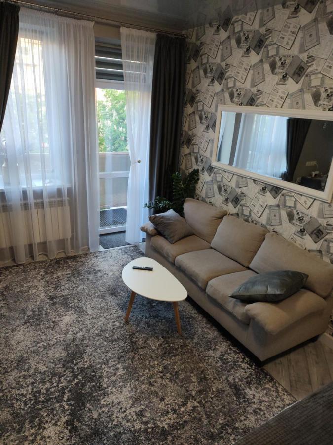 центральні люкс апартаменти: балкон, Smart Tv та кава Apartment Kryvyi Rih