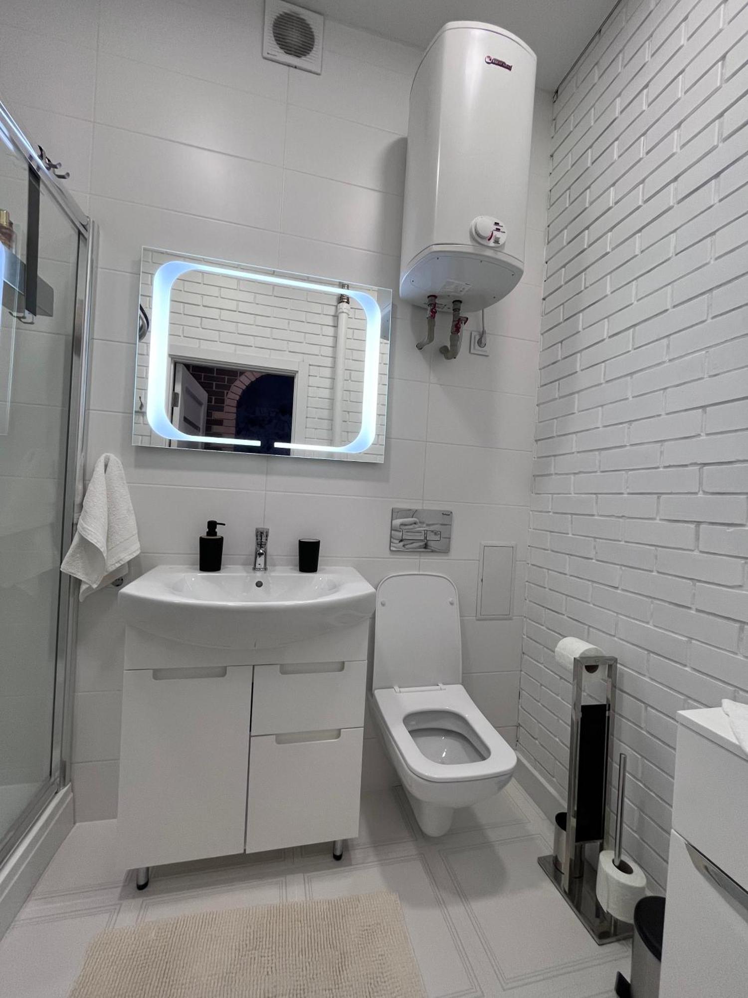 центральні люкс апартаменти: балкон, Smart Tv та кава Apartment Kryvyi Rih